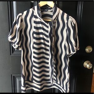 Banana Republic Short Sleeve 100% Silk Blo…